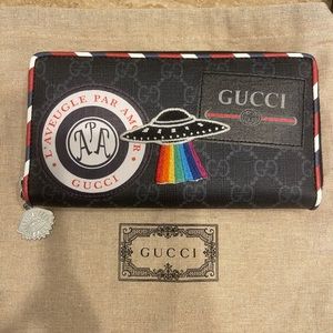 GUCCI ufo black courier zip coated wallet